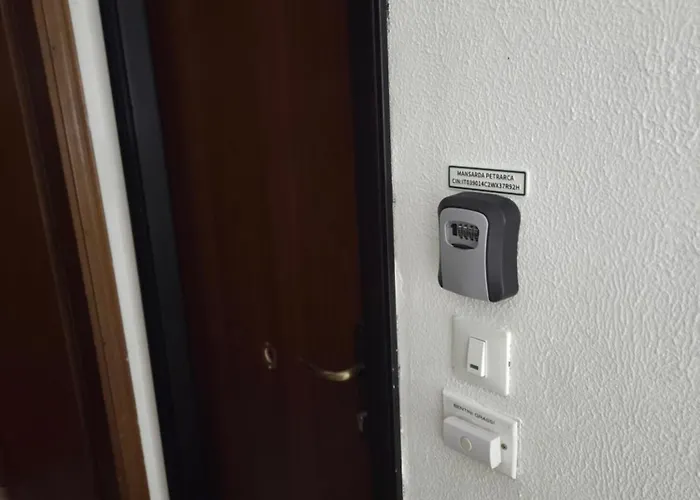 Mansarda Petrarca לידו אדריאנו